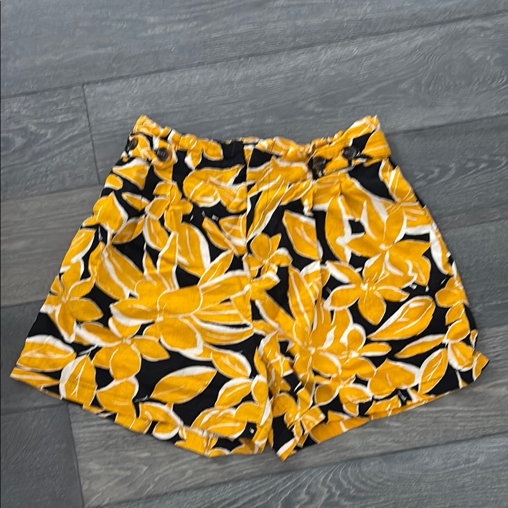 Floral Yellow and Black Women's Shorts ws10